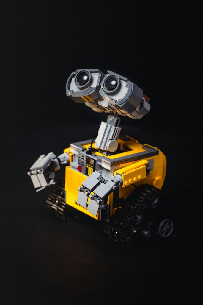 yellow-and-black-robot-toy-idqvmcpfoci
